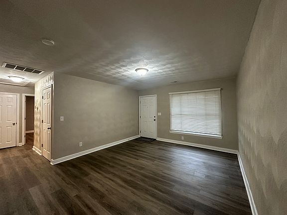 4th image of 1329 Pineview Ave