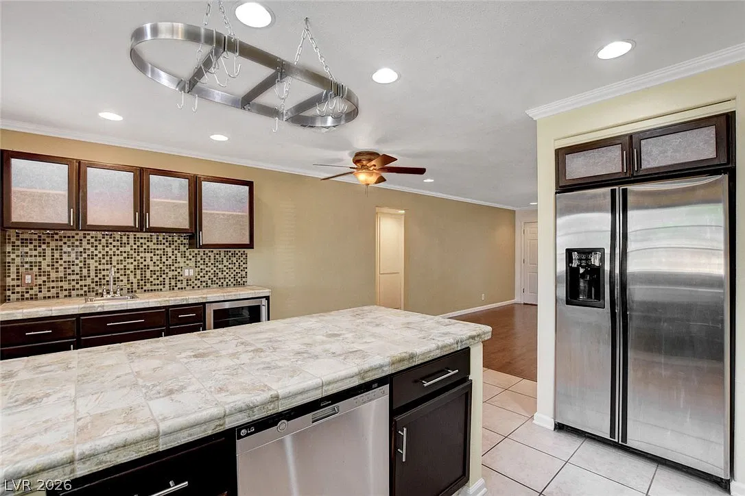 3 bed, 2.0 bath, 1476 sqft, $1,795 — Photo 3