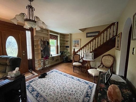4th image of 320 N Barnett St