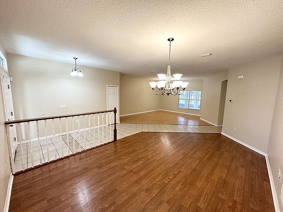 4th image of 5 Pine Croft Ln