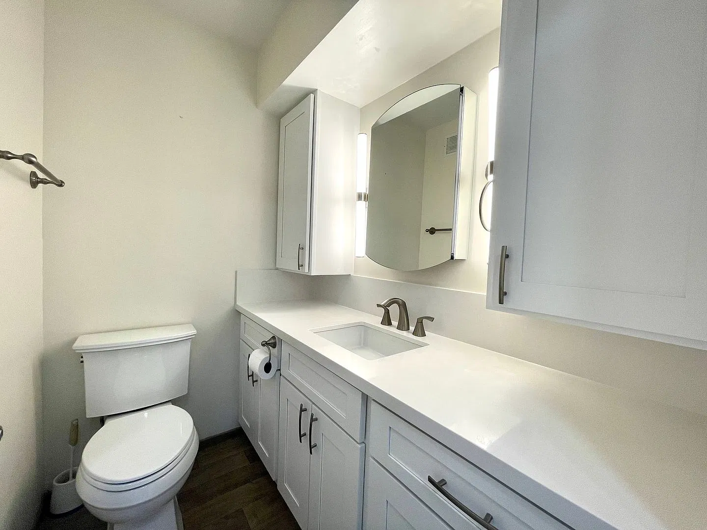 Stunning 2BR/1.5 BA Canal-View Condo Marina Towers, Waikiki | Available Sept 1st, 2025 — Photo 4