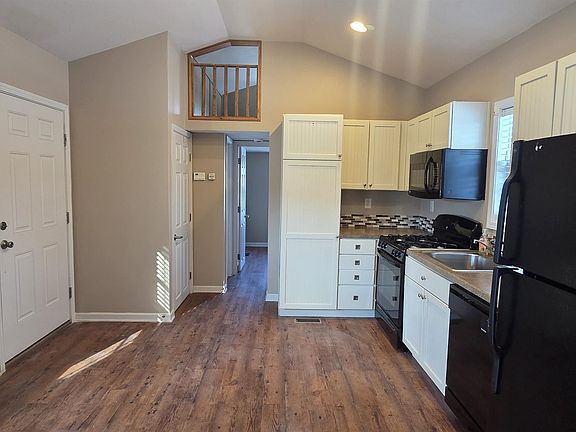3rd image of 45C Beatrice St #C