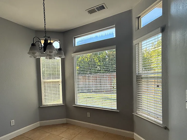 1126 E Pinehurst Ave — Photo 6