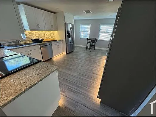 3 bed, 1390 sqft, $2,100 — Photo 3
