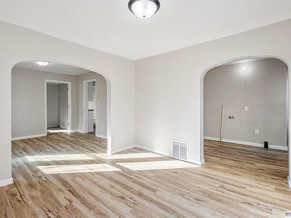 4th image of 4502 Spring St