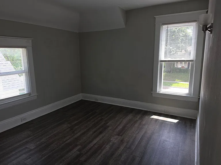 905 E Washington St — Photo 26