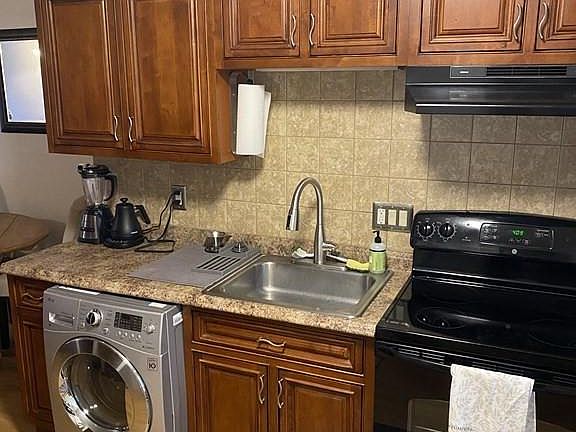 2nd image of 82 S Maple St APT 37