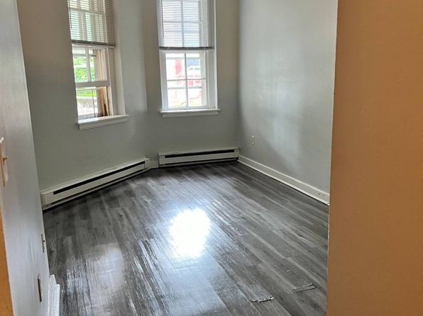 13-15 N College St APT 4