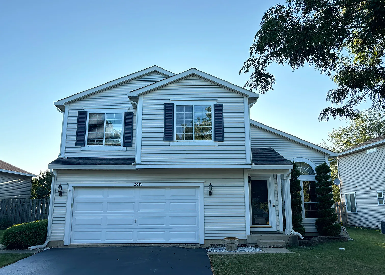 4 bed, 2.5 bath, 2056 sqft, $2,800 — Photo 1