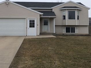 11796 Deerfield Dr, Ravenna, MI 49451