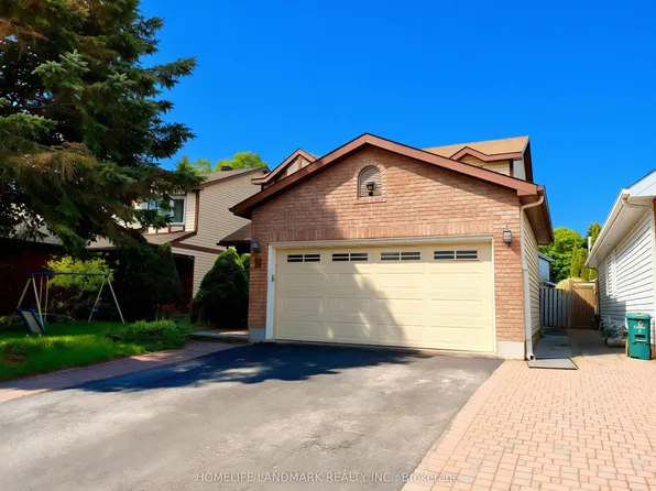 8 Opal Ln, Ottawa, ON K2J 2V7
