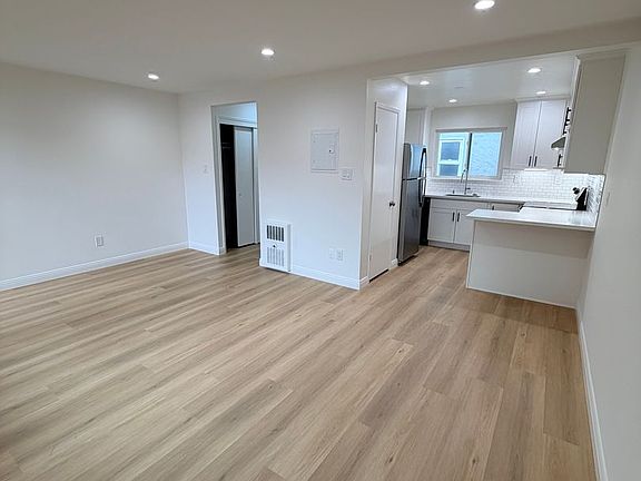 4th image of 123 Anita Rd APT 11