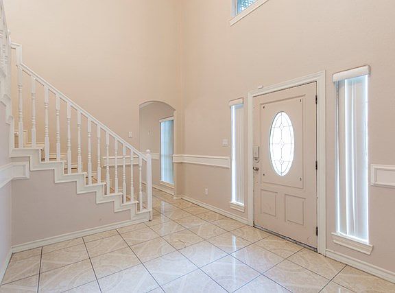 2nd image of 2413 Ulex Ave