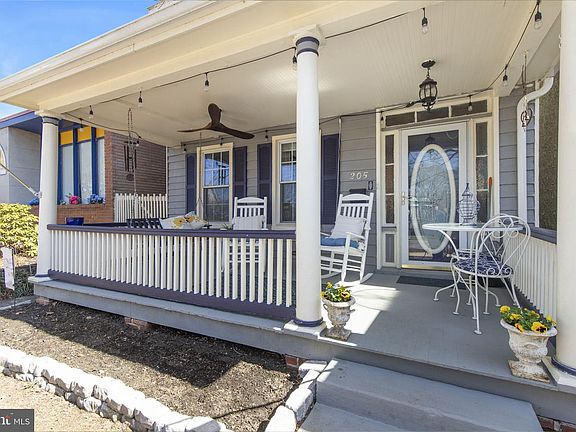 3rd image of 205 S Union Ave