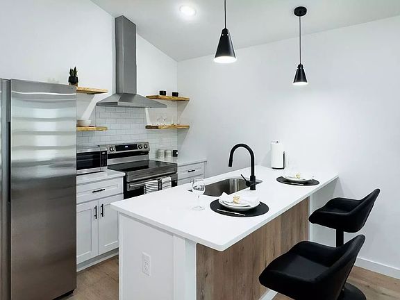 4th image of 304 N Fairview Ave #A