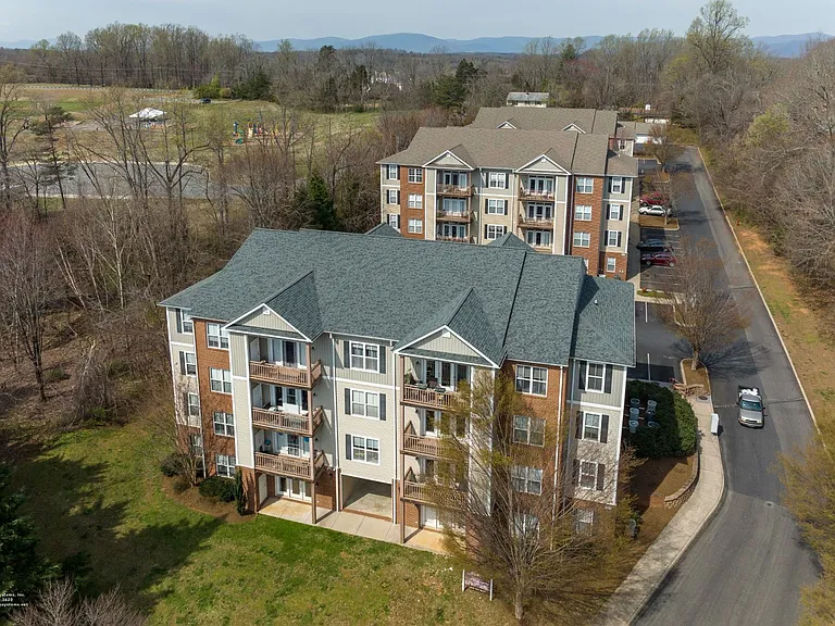 635-675 Woodbrook Dr — Photo 14