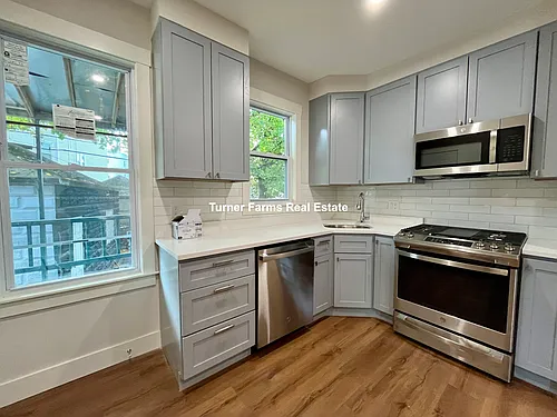 147 E Cottage St Photo 1