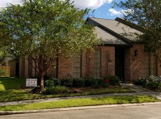 101 Manor Pl, Lake Jackson, TX 77566