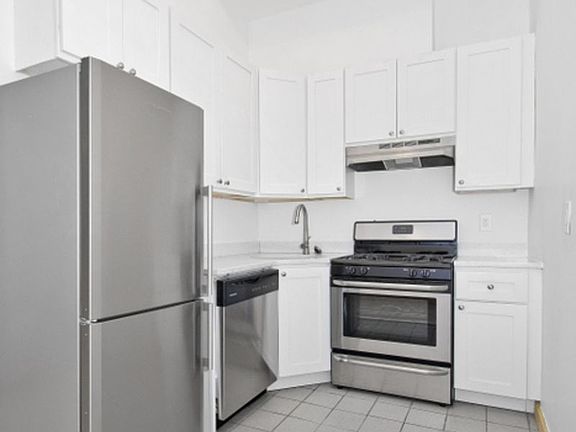 4th image of 310 E 46th St APT 15F