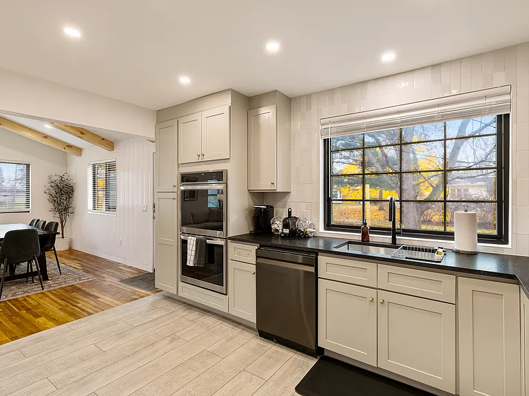 665 E Ridge Rd — Photo 14