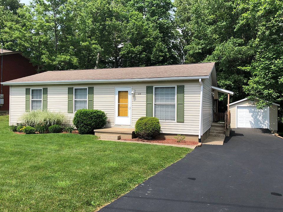 1st image of 209 Orchard Wood Dr