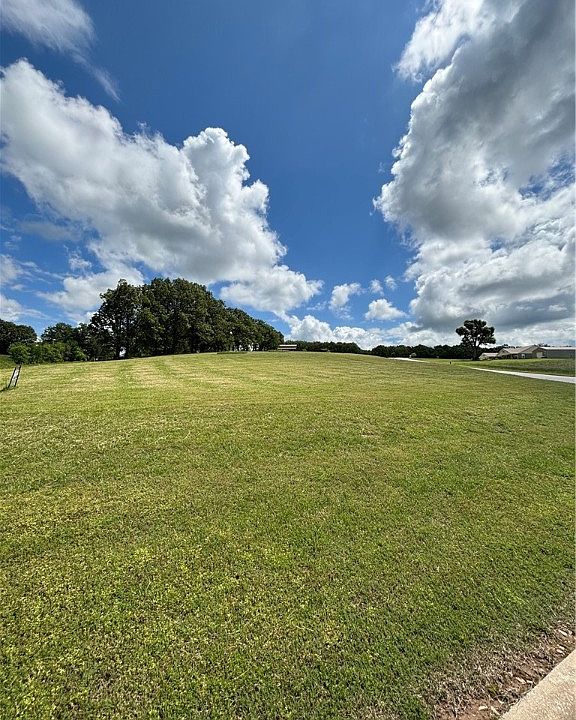 2nd image of 47 La Vista Cir #1