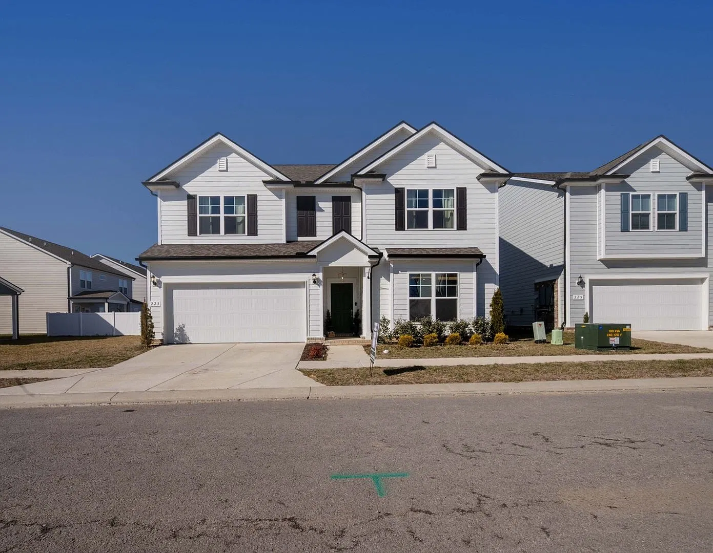 Spacious 5BR House in La Vergne — Photo 1