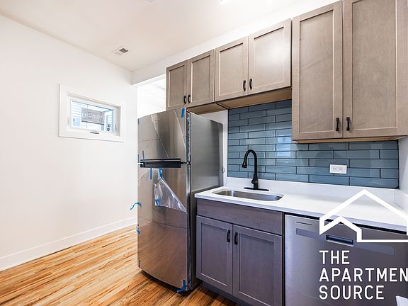 2nd image of 1732 N California Ave #1R