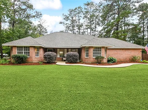 104 Pine Oaks Dr, Madisonville, LA 70447