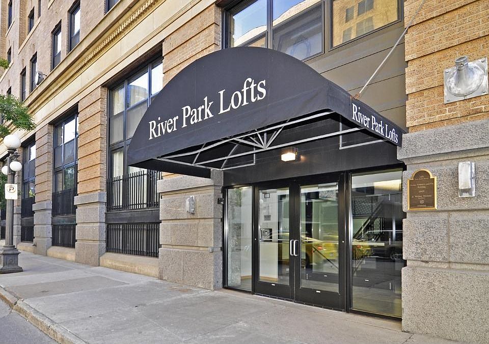 RIVER PARK LOFTS - JUST ONE BLOCK TO THE SAINTS STADIUM, FARMERS MARKET AND MEARS PARK.