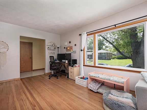 5th image of 2708 E Columbia Ave