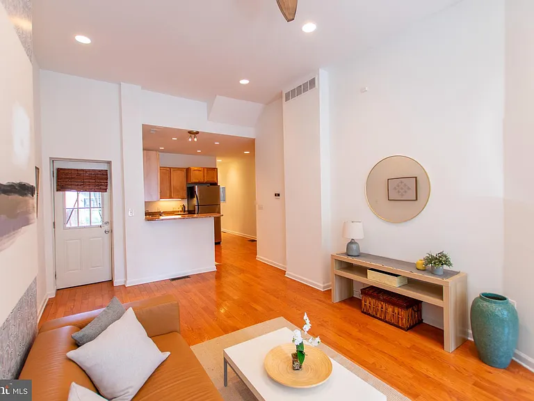 1921 Poplar St #1 — Photo 4