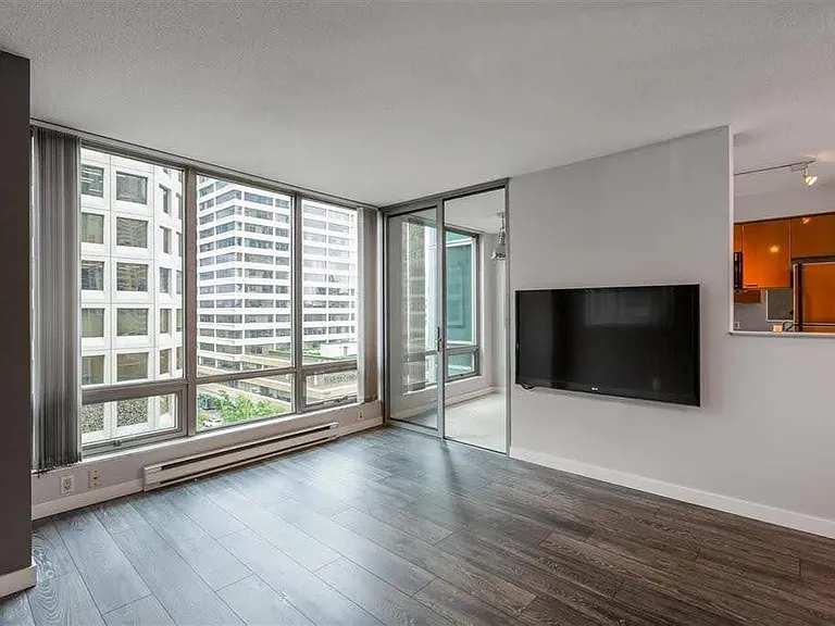 1200 Georgia St W #1405 — Photo 4