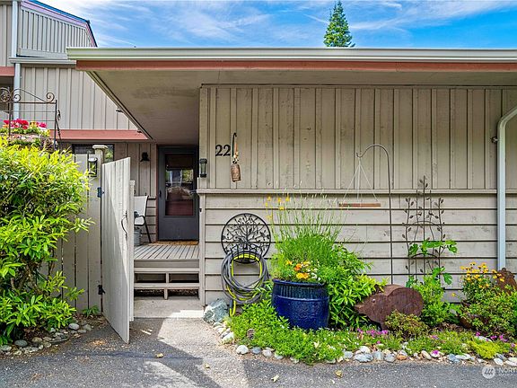 Lush gardening greets you upon entry into the front patio.>