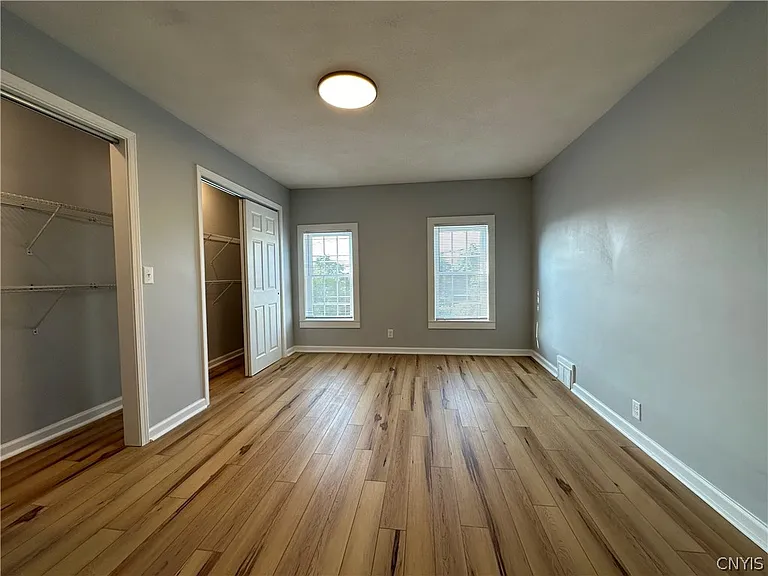 408 E Laurel St — Photo 16