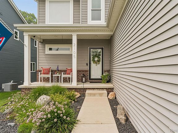 4th image of 2105 Middle Ridge Dr