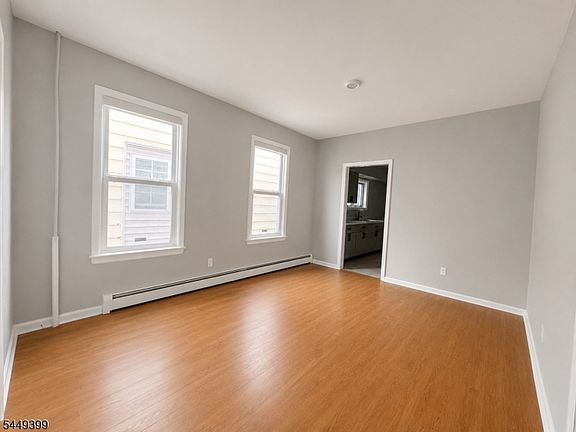 2nd image of 1110 Hampton Pl