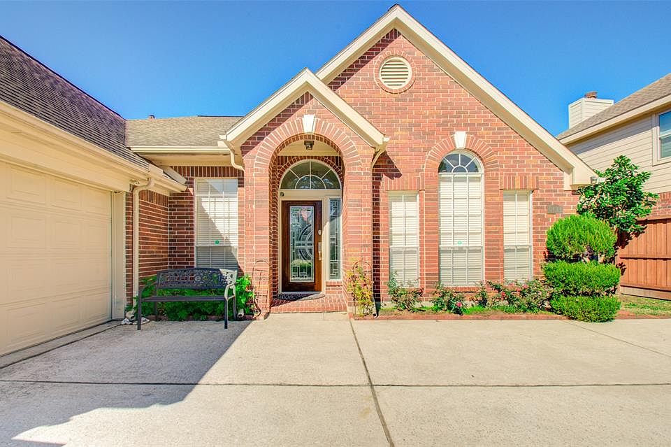 1st image of 6414 Castle Lane Dr