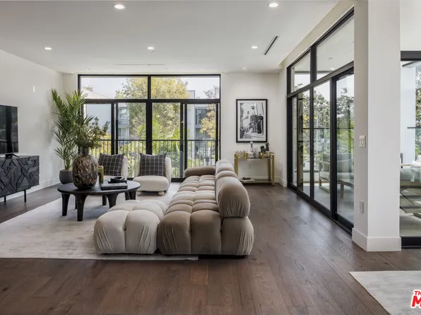 425 N Palm Dr #304, Beverly Hills, CA 90210