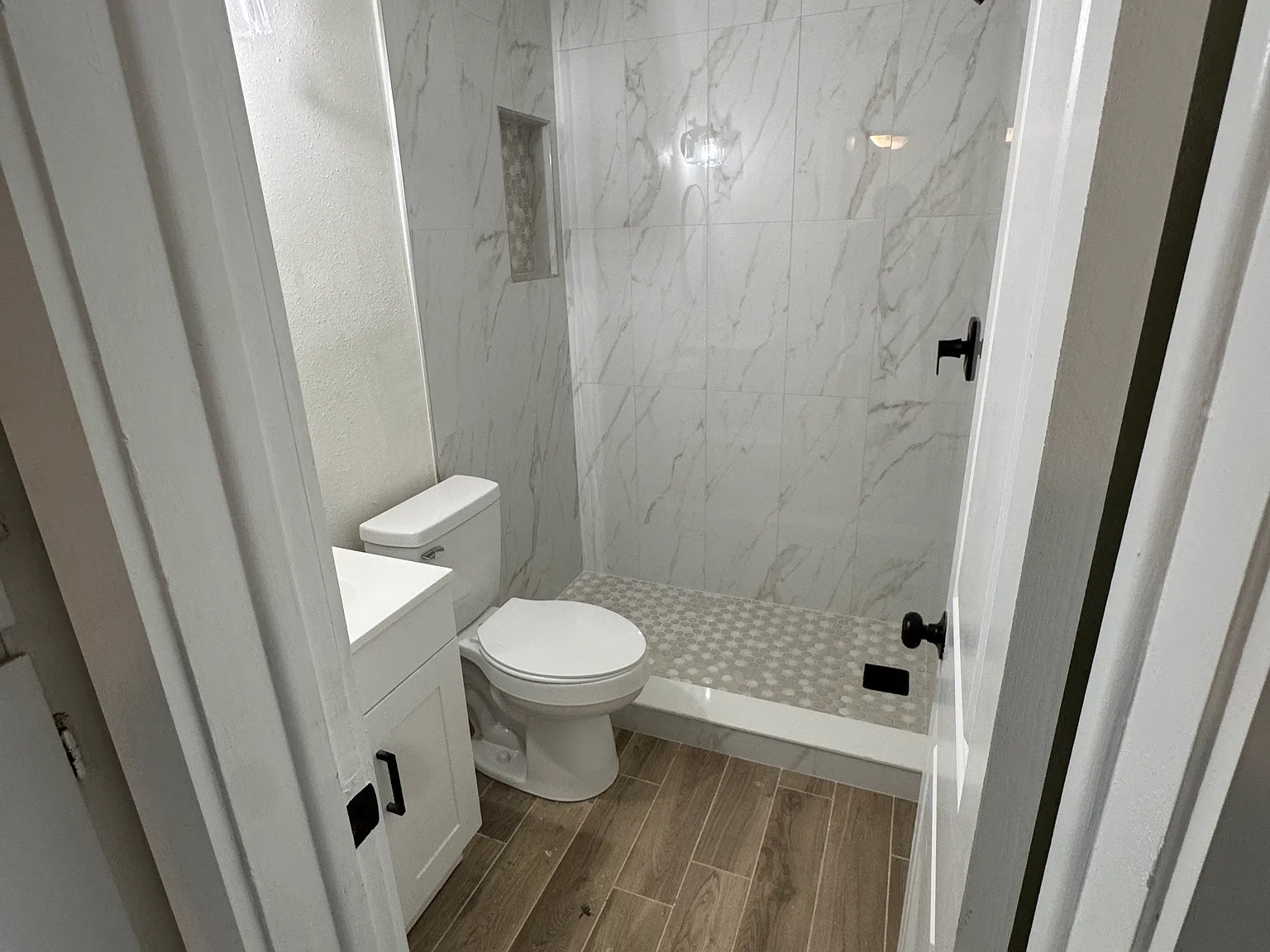 3 bed, 950 sqft, $2,150 — Photo 3