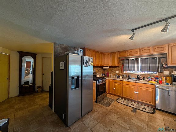 2nd image of 400 N Riverside Dr