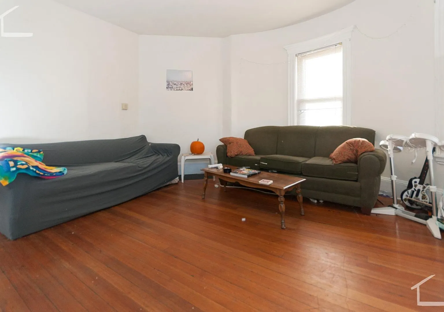 Huge affordable 5 bed in a prime location for the upcoming school year! — Photo 1
