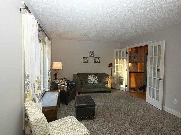 3rd image of 14 W Kim Ct