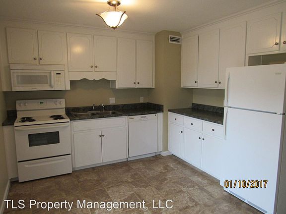 2nd image of 203 Glenwood Ln APT 1
