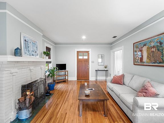 5th image of 117 Westwood St