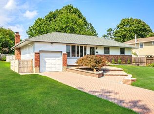 33 Havemeyer Ln, Commack, NY 11725