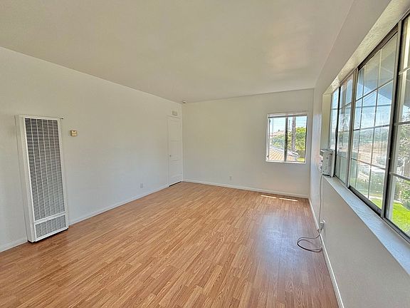 4th image of 1506 N Hollywood Way