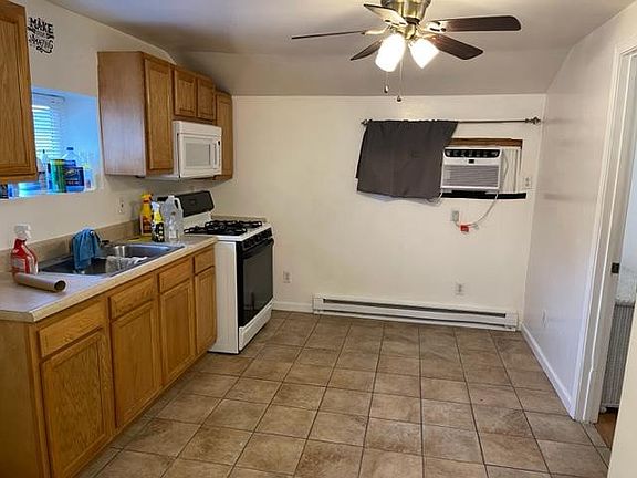 5th image of 623 Playground Ct