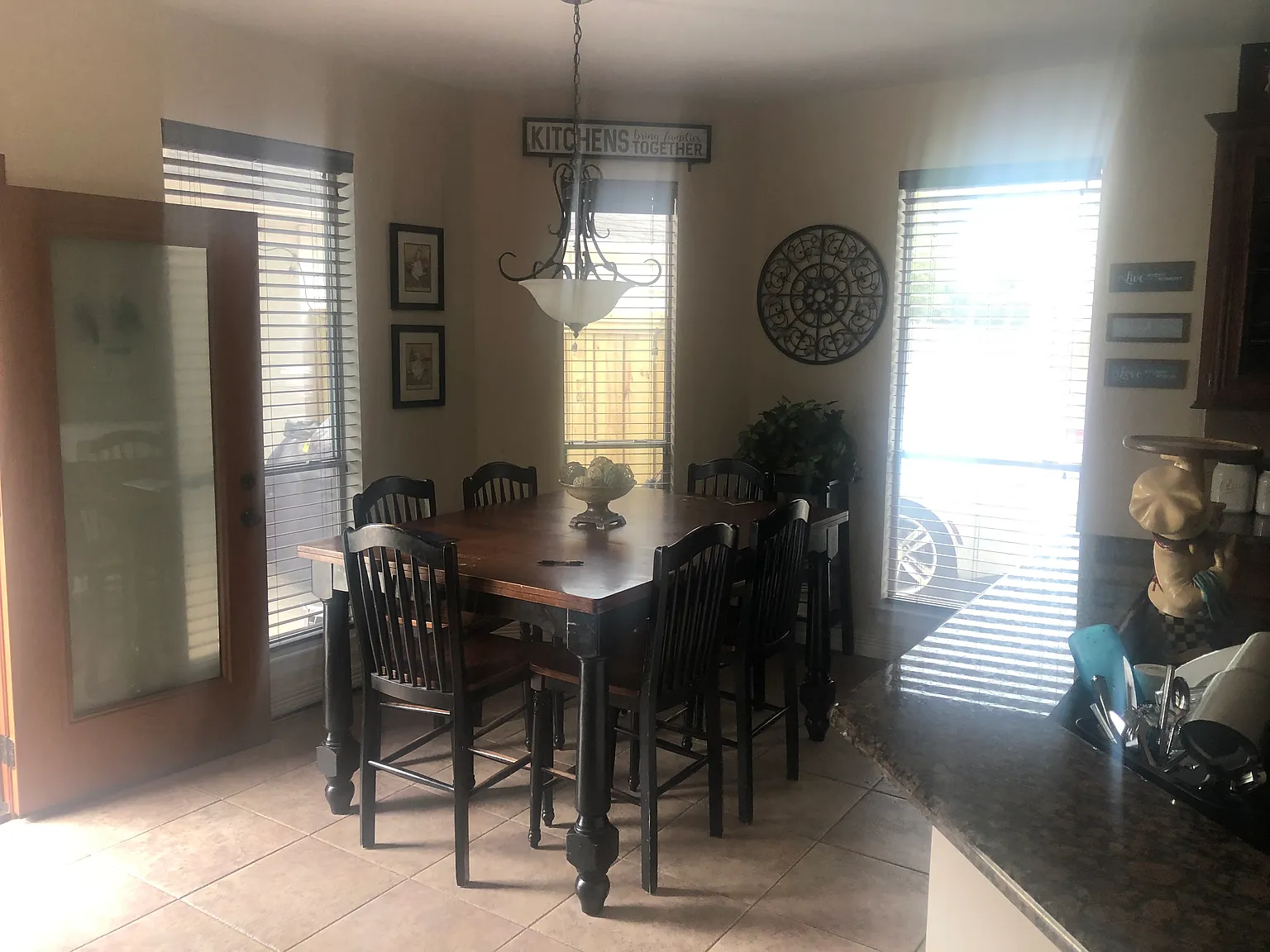 5 bed, 3910 sqft, $3,750 — Photo 4