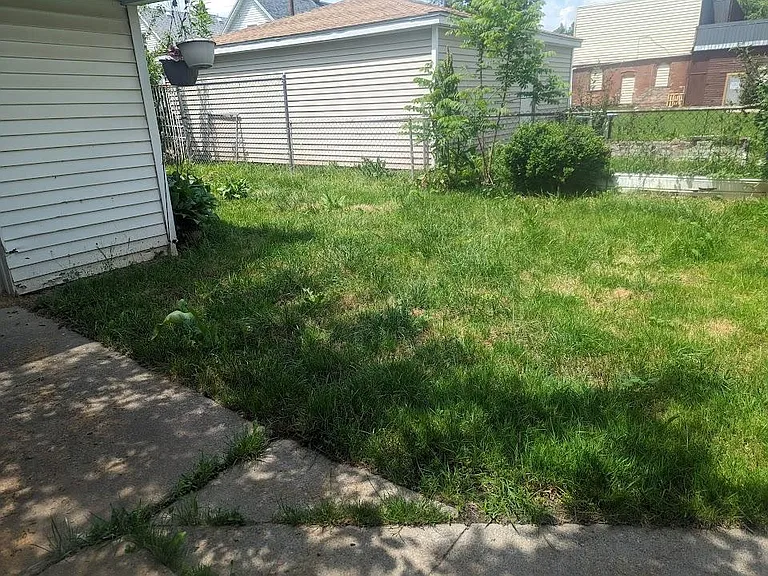 3317 Maple St — Photo 13